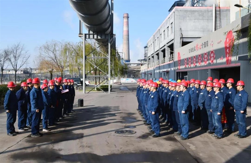 公司領(lǐng)導(dǎo)到生產(chǎn)一線(xiàn)送慰問(wèn)