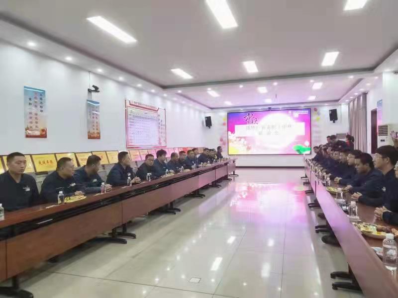 9月21日，煉鐵廠黨委舉行“緣聚煉鐵 情滿中秋 ”新老職工聯(lián)歡會2